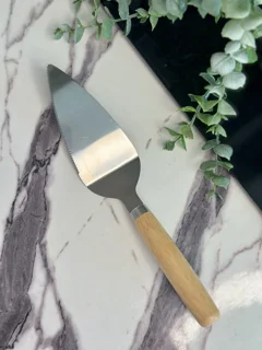 کفگیر کیک دسته چوبی