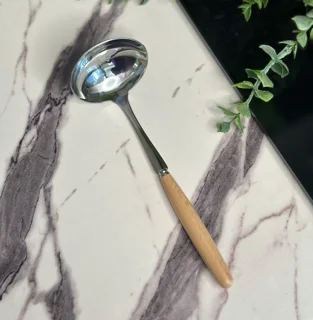 ملاقه دسته چوبی